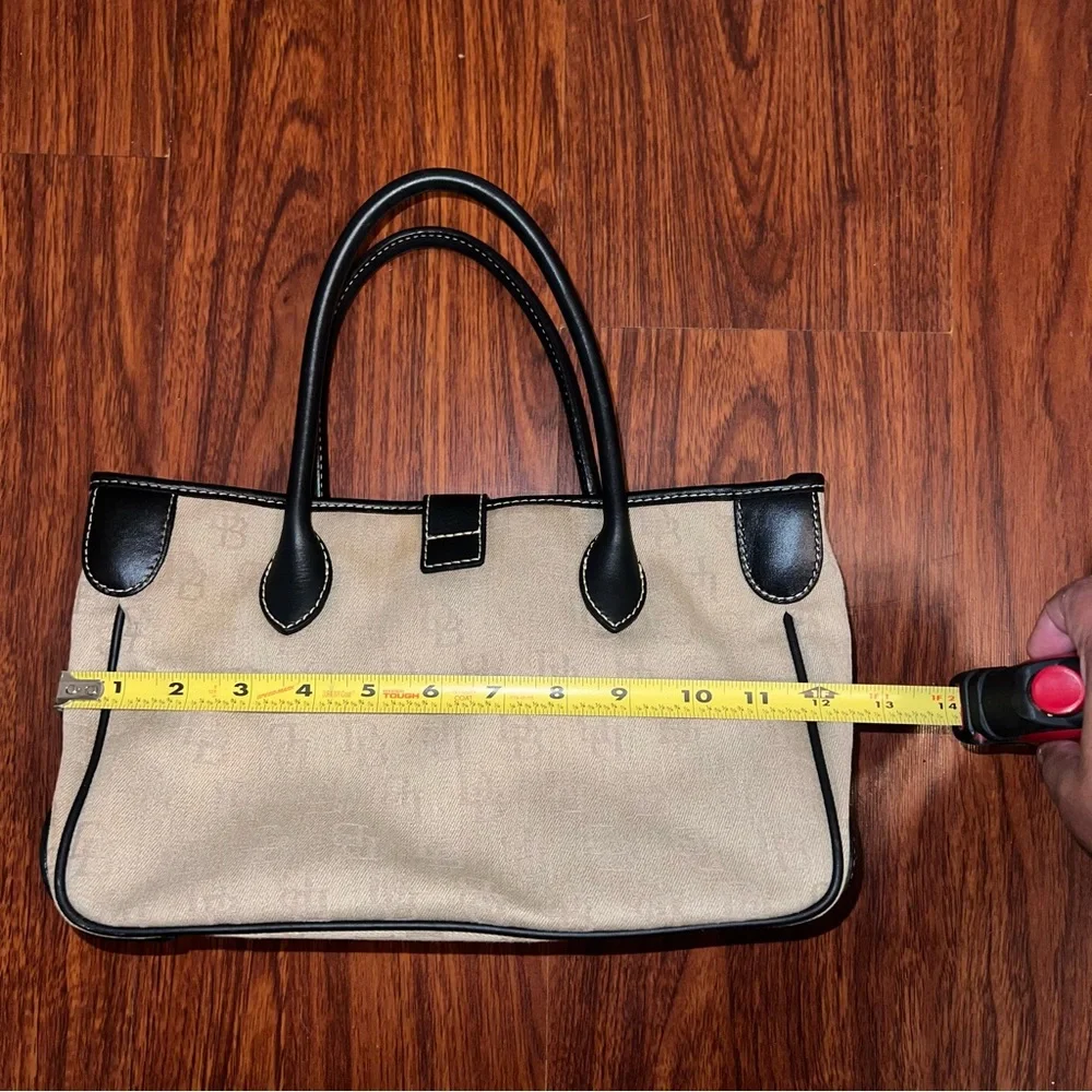 Dooney & Bourke Beige Canvas Shoulder Bag with Black Trim - Picture 4 of 12